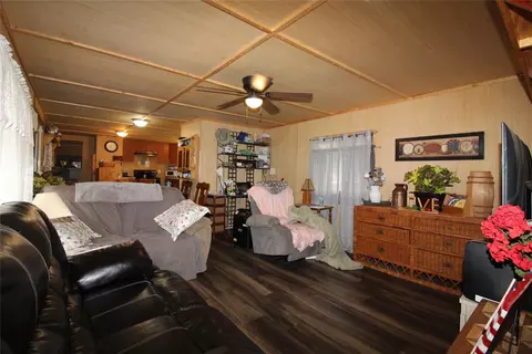 921 Crown Dr, Tool, TX 75143 photo 12