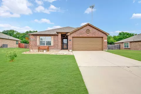 408 Highmeadow Dr, Aubrey, TX 76227