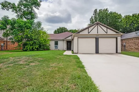2325 Warwick Ave, Grand Prairie, TX 75052