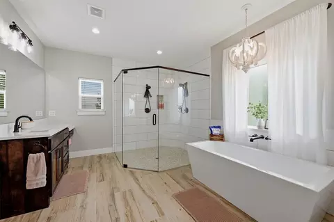 Bath - 3657 Harrell Rd, Howe, TX 75459 photo 2 of 4