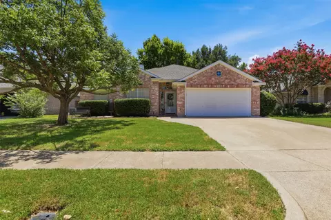 2771 Oakdale Dr, Burleson, TX 76028