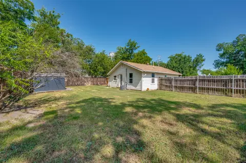 Exterior - 117 E Division St, Pilot Point, TX 76258 photo 1 of 3