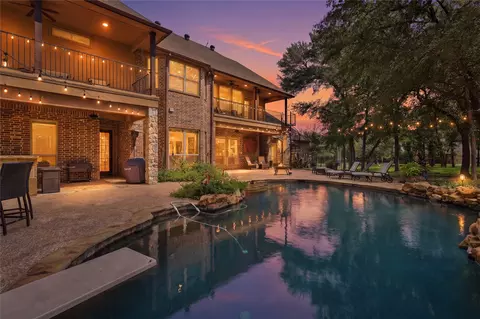 8220 Plum Creek Trl, Burleson, TX 76028