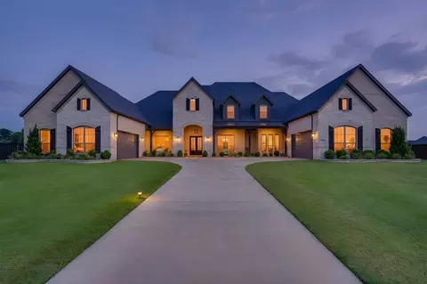 651 Bandera Dr, Waxahachie, TX 75167