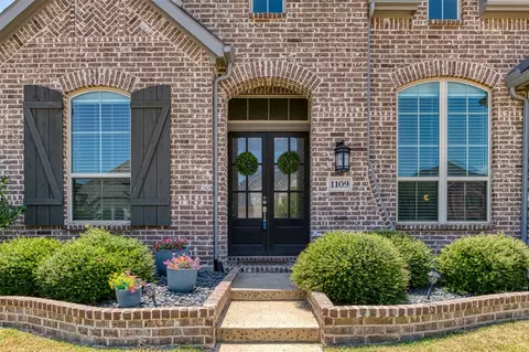 Exterior - 1109 10th St, Argyle, TX 76226 photo 5 of 8