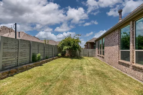 Exterior - 1109 10th St, Argyle, TX 76226 photo 6 of 8