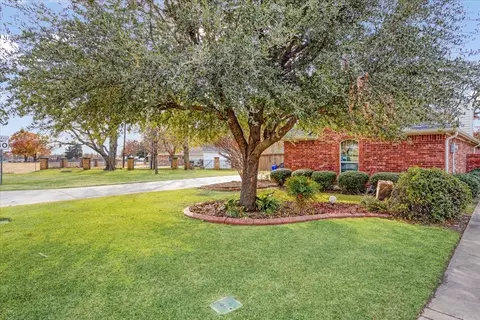 2700 Rex Cruse Dr, Sherman, TX 75092