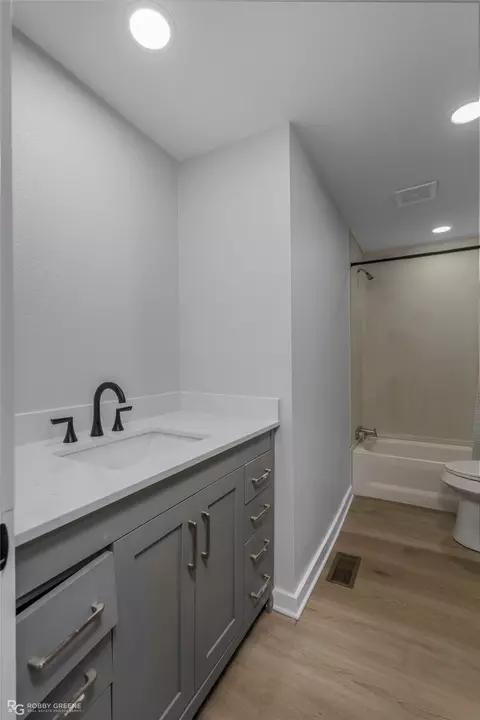 Bath - 109 Amy Ln, Minden, LA 71055 photo 1 of 3