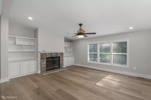 Living - 109 Amy Ln, Minden, LA 71055 photo 2 of 5