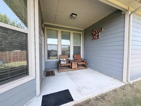 Exterior - 618 E Walcott St, Pilot Point, TX 76258 photo 3 of 4