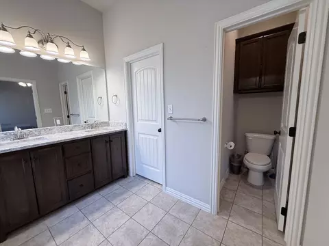 Bath - 618 E Walcott St, Pilot Point, TX 76258 photo 1 of 5