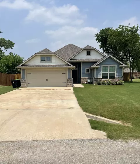 Exterior - 618 E Walcott St, Pilot Point, TX 76258 photo 2 of 4