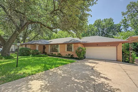 526 Nesbit Ct, Garland, TX 75041