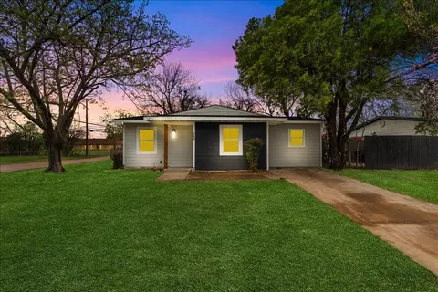 3744 S Hughes Ave, Fort Worth, TX 76119
