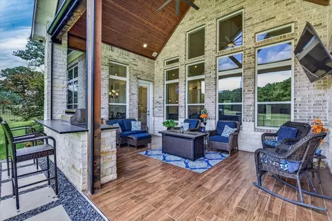 181 Colonial Dr, Mabank, TX 75156