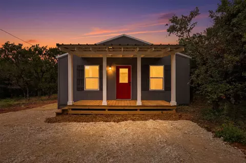 3006 Moon Ct, Granbury, TX 76049