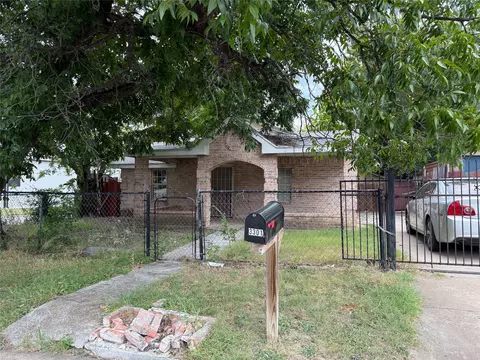3301 S Main St, Fort Worth, TX 76110