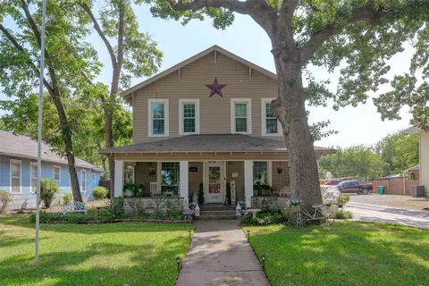 1305 S Crockett St, Sherman, TX 75090