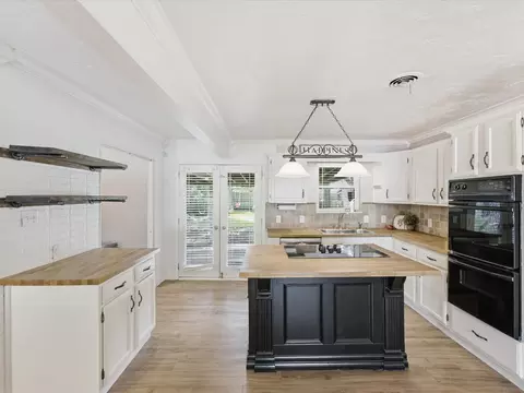 828 Billie Ruth Ln, Hurst, TX 76053