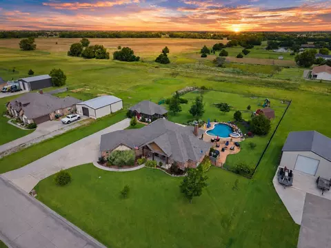 4010 Hackberry Cir, Caddo Mills, TX 75135