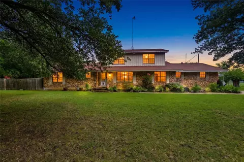 408 E Mulberry St, Leonard, TX 75452
