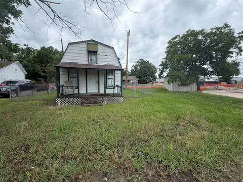 754 N Waco, Van Alstyne, TX 75495
