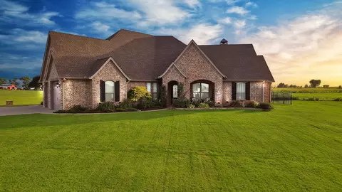 9688 Whispering Creek Ter, Grandview, TX 76050