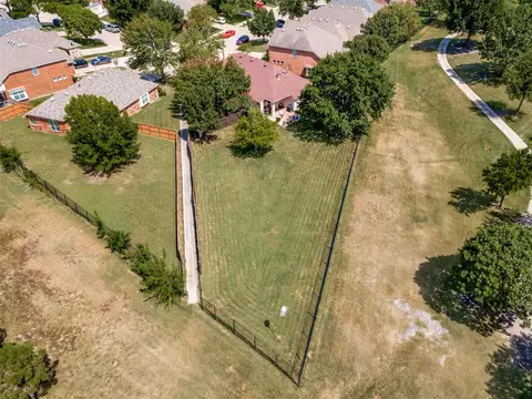 8702 Nairn St, Rowlett, TX 75089