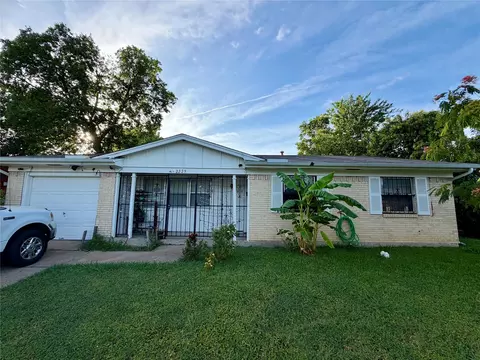 2329 Clover Ridge Dr, Dallas, TX 75216