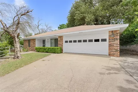 1017 Wedgewood Dr, Woodway, TX 76712