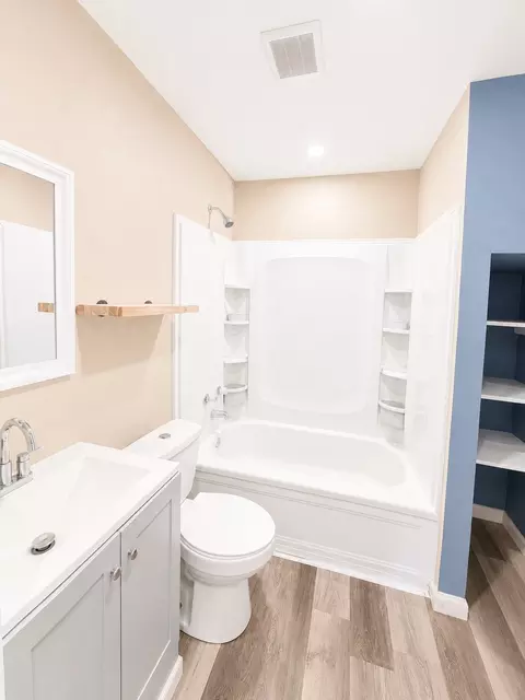 Bath - 1101 E Sunset St, Waco, TX 76704 photo 1 of 2