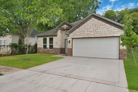 407 E Willingham St, Cleburne, TX 76031