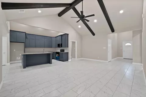 Entry Way - 407 E Willingham St, Cleburne, TX 76031 photo 3 of 5