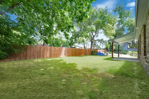 Exterior - 407 E Willingham St, Cleburne, TX 76031 photo 5 of 9