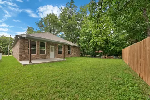 Exterior - 407 E Willingham St, Cleburne, TX 76031 photo 6 of 9