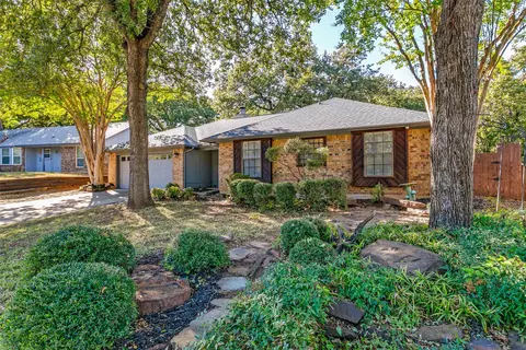 7809 Miracle Ln, North Richland Hills, TX 76182