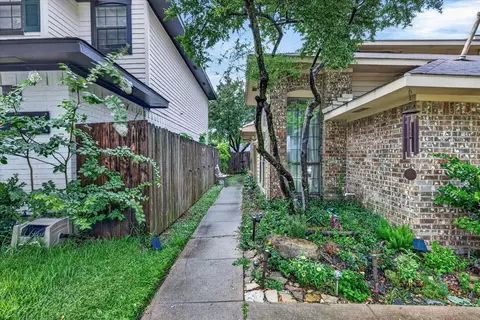 Exterior - 521 Blanco Dr, Mesquite, TX 75150 photo 2 of 5