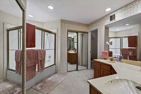 Bath - 521 Blanco Dr, Mesquite, TX 75150 photo 1 of 5