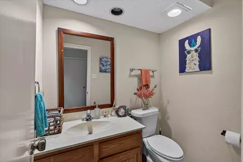 Bath - 521 Blanco Dr, Mesquite, TX 75150 photo 4 of 5