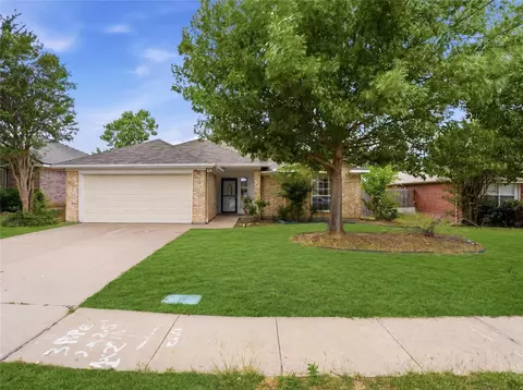 104 Adams Dr, Crowley, TX 76036