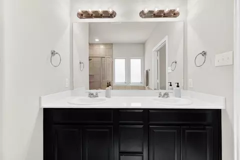 Bath - 4534 Kipling Ave, Aubrey, TX 76227 photo 2 of 3