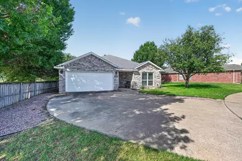 5440 Trout Creek Ct, Watauga, TX 76137