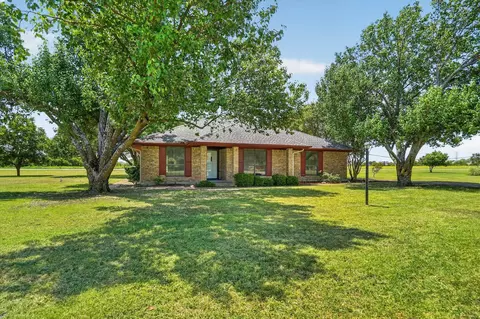 104 Royal Park Ln, Waxahachie, TX 75165