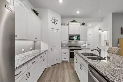 Kitchen - 3931 Marigold Ln, Prosper, TX 75078 photo 2 of 3