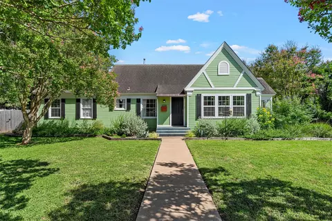 2730 Live Oak Ave, Waco, TX 76708