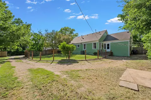 Exterior - 2730 Live Oak Ave, Waco, TX 76708 photo 7 of 8