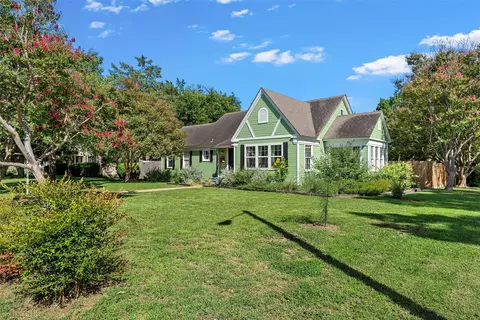 Exterior - 2730 Live Oak Ave, Waco, TX 76708 photo 3 of 8