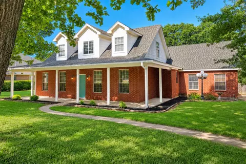 613 Forest Edge St, Burleson, TX 76028