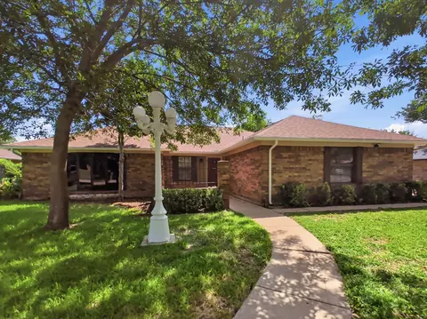 812 Ridgeview Dr, Burleson, TX 76028