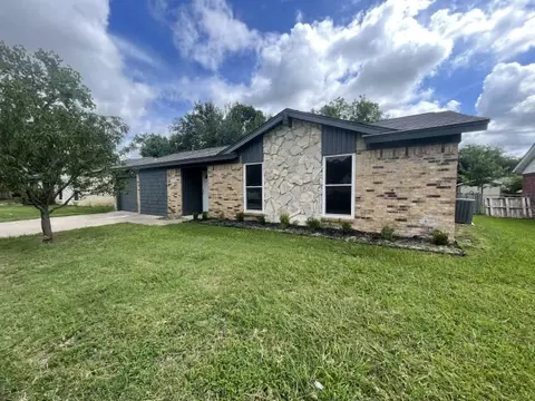 328 Hillside Ct, Burleson, TX 76028